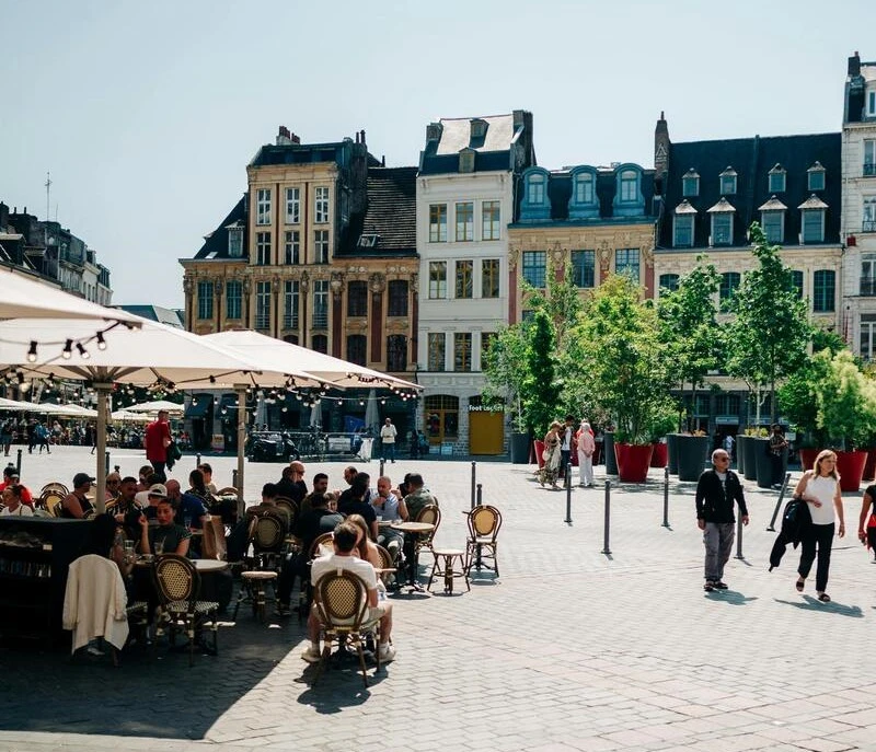 Grand place de Lille avec ses terrasses